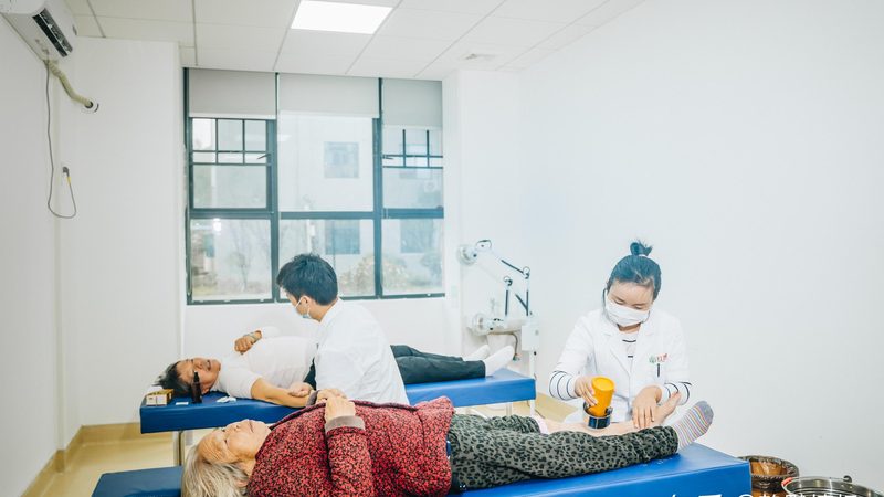 上海护工服务合同范本：规范服务，保障双方权益