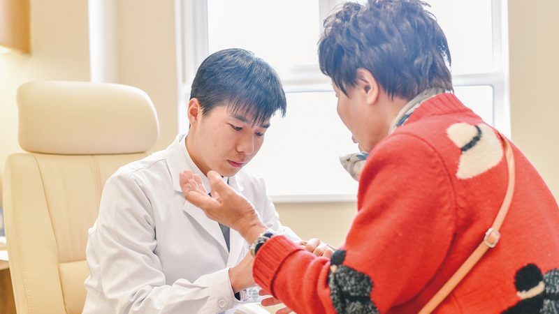 高端医养结合：定制化服务，关爱失能老人的温馨港湾**