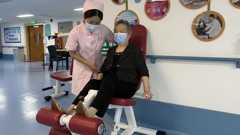智能手环在养老院中的应用与批发报价解析